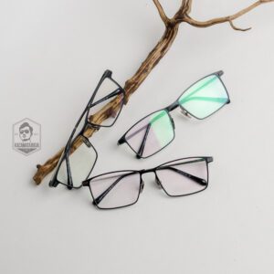 Panduan Kacamata Kotak (Square Glasses): Siapa yang Cocok & Tips Styling