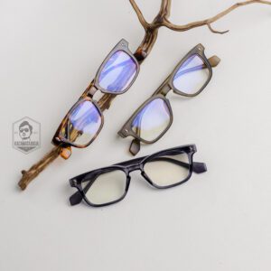 Baru pertama kali pakai lensa progresif? Pelajari tips dan cara adaptasi mudah agar nyaman dipakai untuk melihat jauh, menengah, dan dekat tanpa pusing.